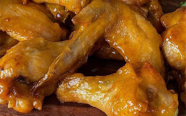 Image of Toss the wings in the sauce and serve. *For more...