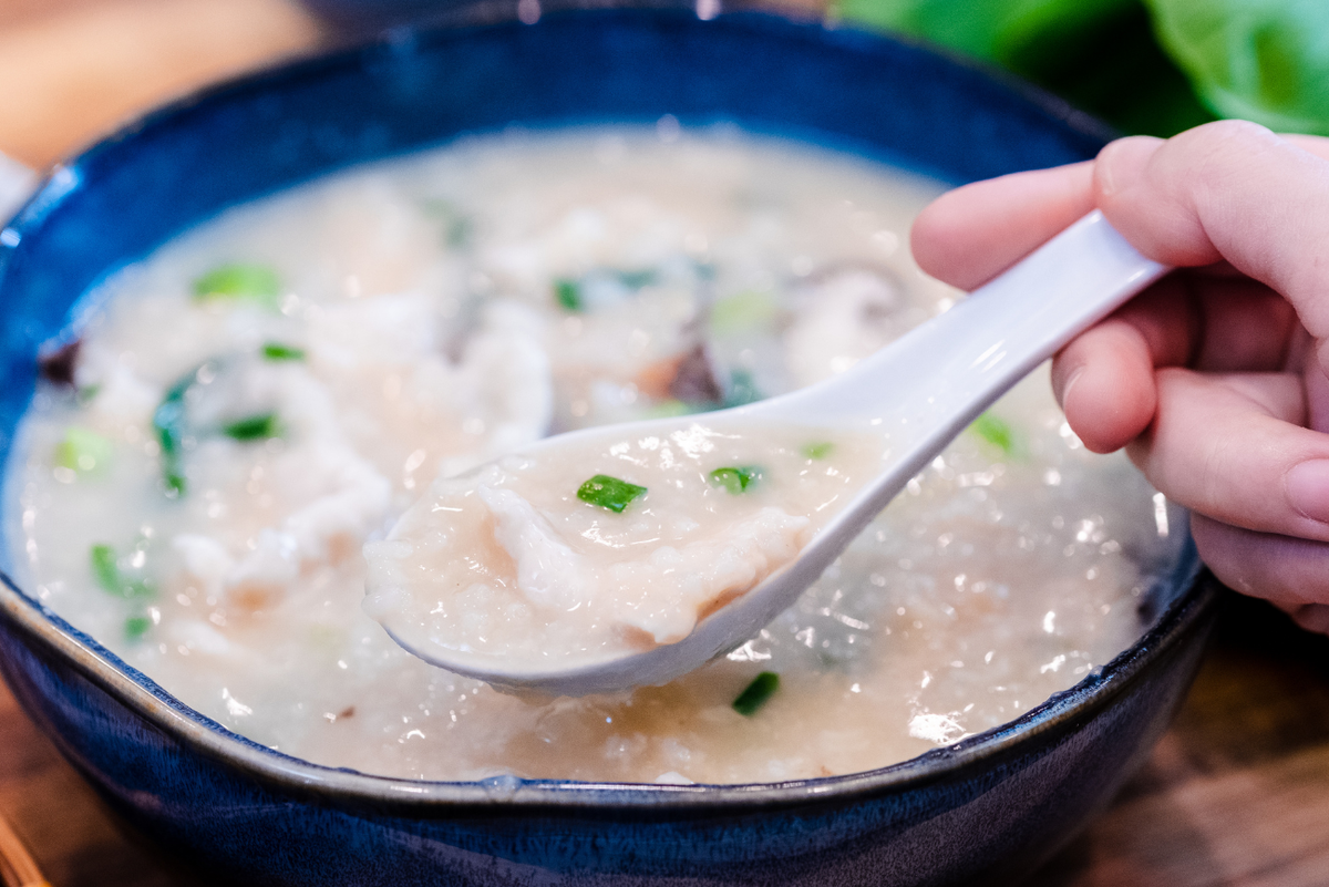 Chicken Congee with Mushroom (香菇滑鸡粥)