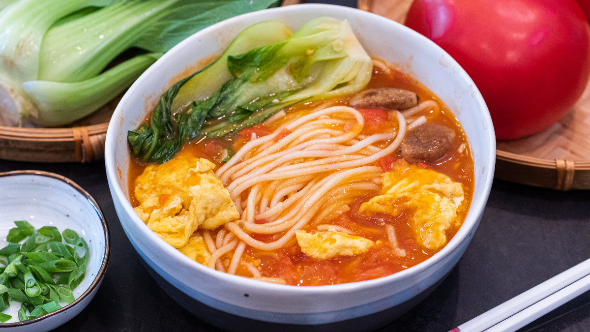 Tomato Egg Noodle Soup (番茄鸡蛋焖面)