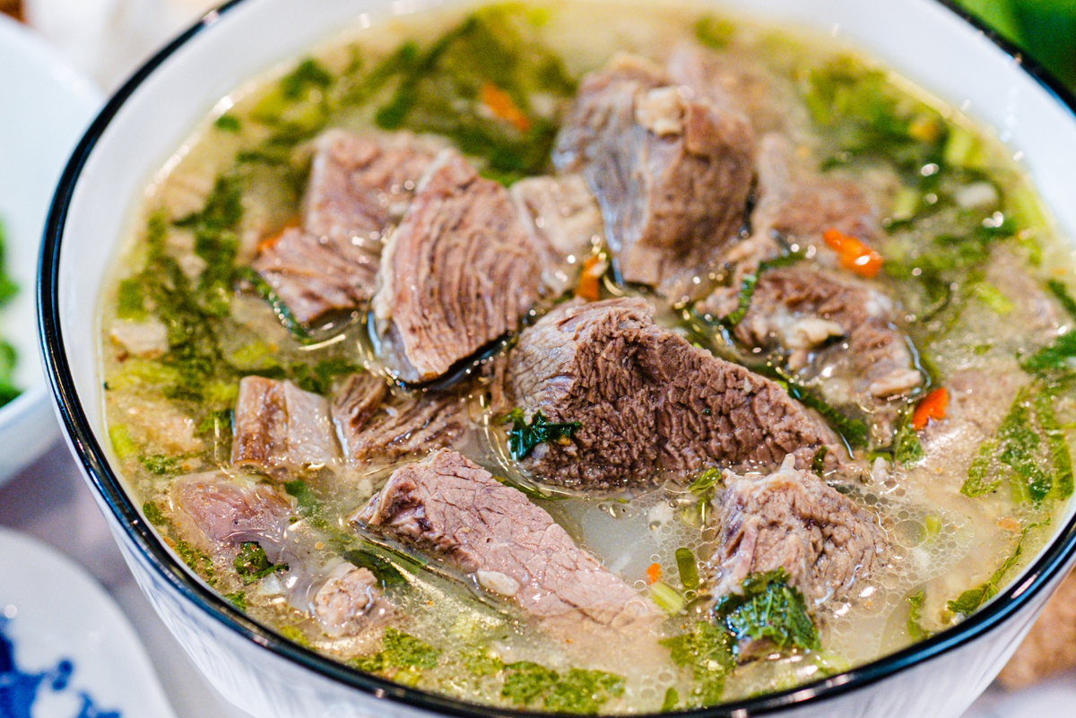 Yunnan Style Beef Soup with Herbs (云南牛扒烀)
