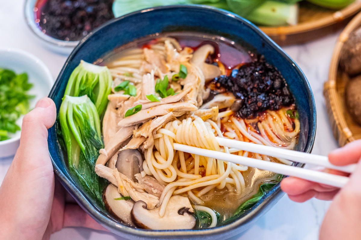 Easy Chicken Noodle Soup (20 Min Dinner Recipe)