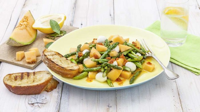 Image of Frühlingssalat mit Spargel und Melone