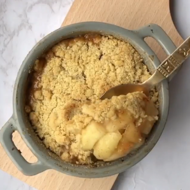 Image of Apple crumble with cinnamon sugar