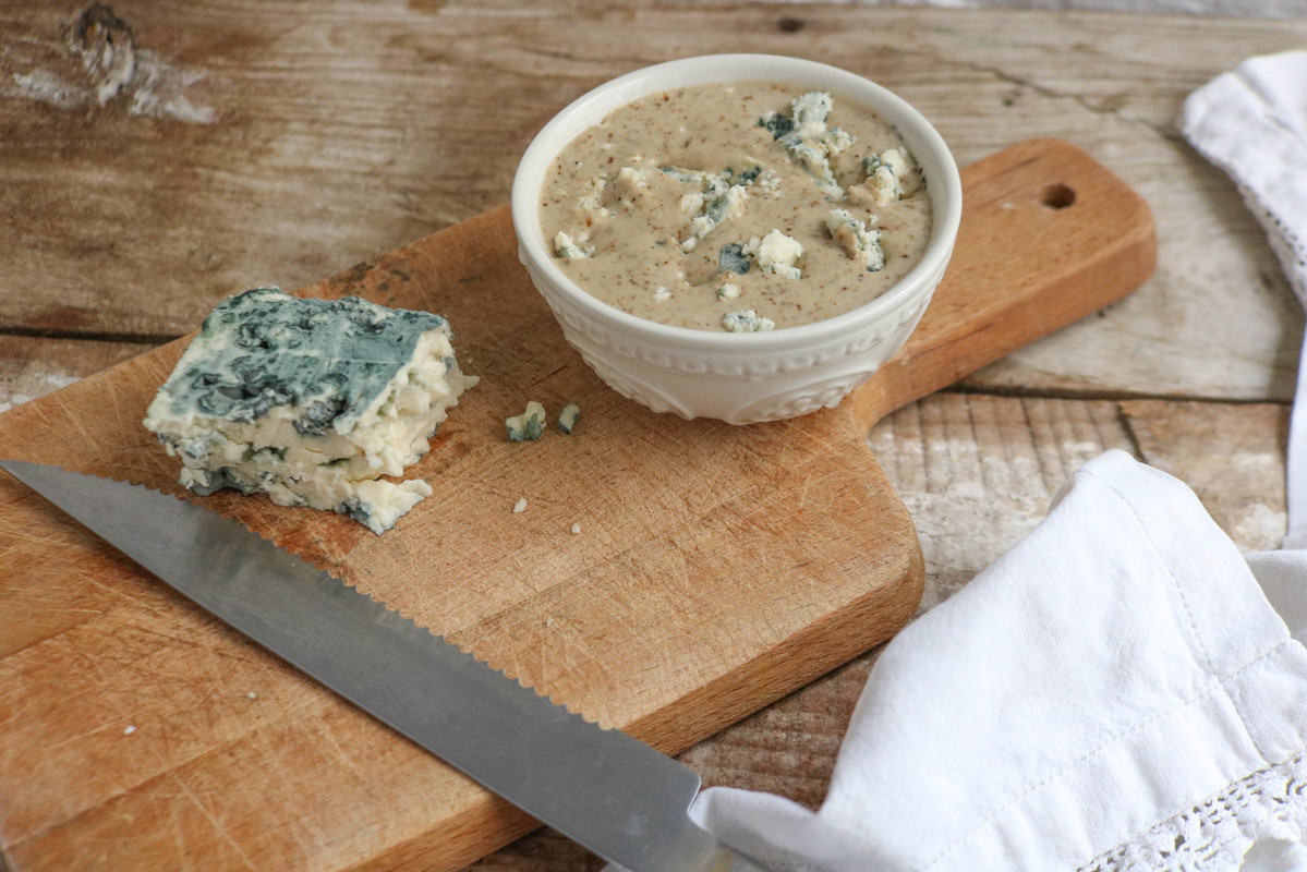 Recipe-119-Chunky Blue Cheese Caramelized Onions Olive Oil Dressing