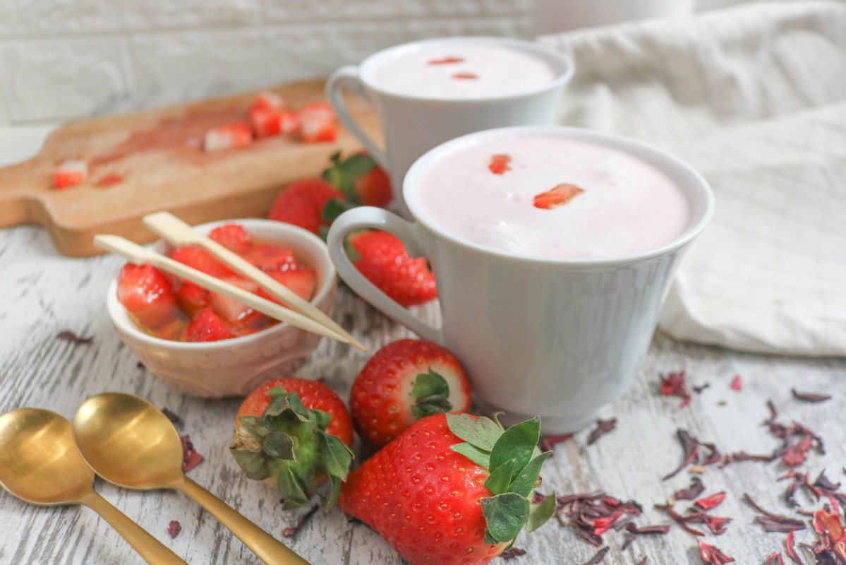 Recipe-250-Pink Hot Chocolate with EVOO Marinated Strawberries