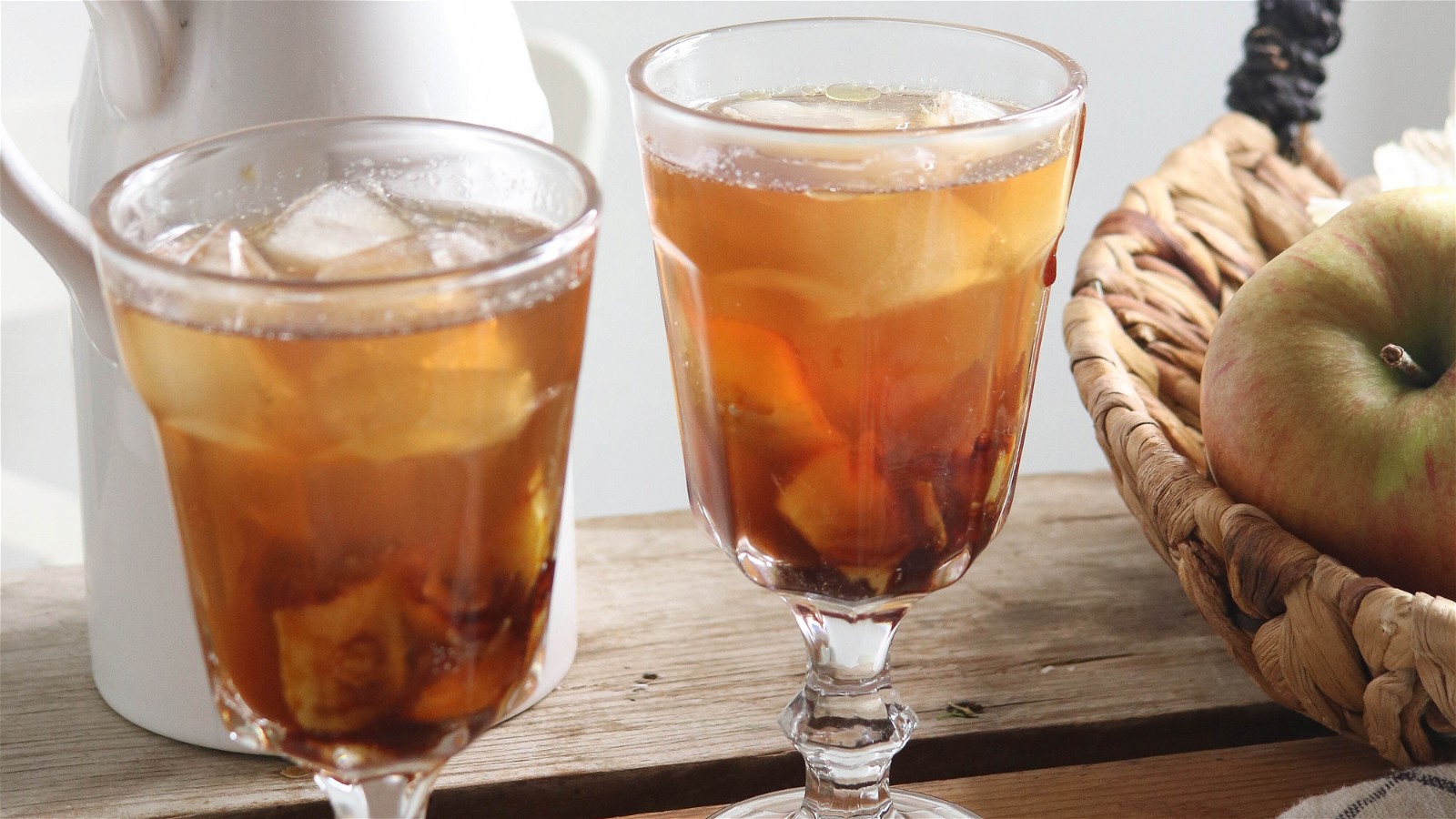 Image of Recipe-313-Ice Tea with Apple Compote