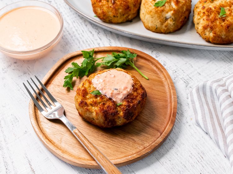 Image of Serve crab cakes hot with remoulade and garnish with parsley