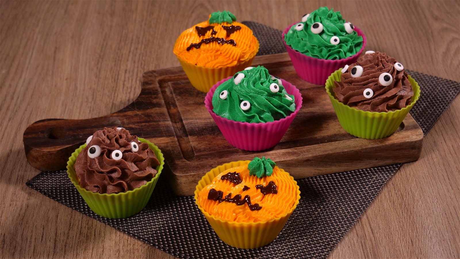 Image of Air fryer Spooky Halloween Cupcakes