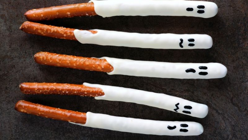 Image of Chocolate-Dipped Ghost Pretzels