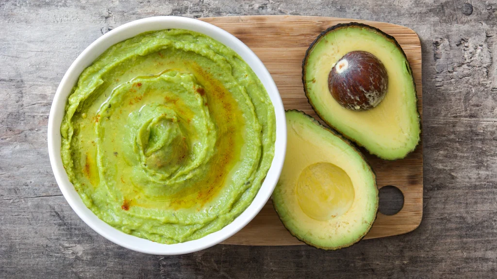 Image of Spicy Avocado Hummus with Blue Corn Chips