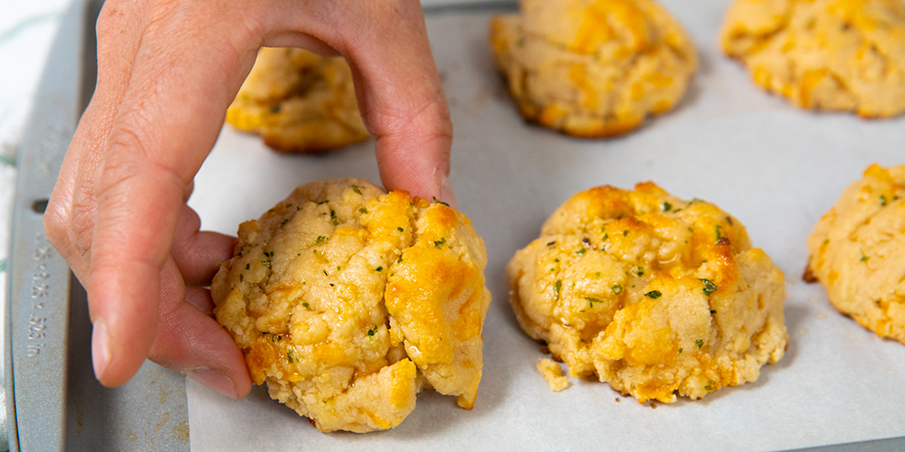 KETO GARLIC CHEESE BISCUITS