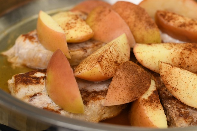 Image of Pork Chops and Apples