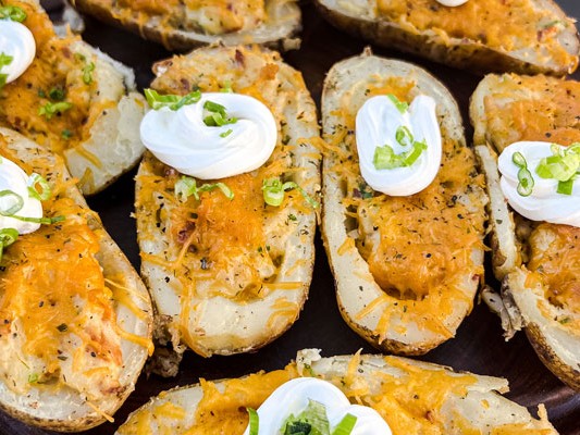 https://images.getrecipekit.com/20221101205356-loaded-twice-baked-potatoes-with-potato-slayer-seasoning.jpg?aspect_ratio=4:3&quality=90&