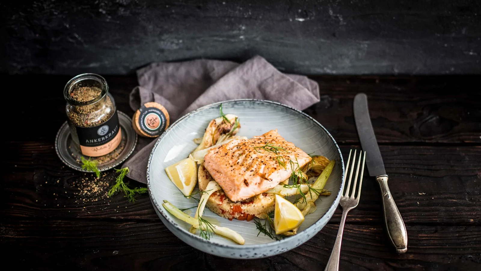 Image of Lachsfilet mit Couscous und geschmortem Fenchel