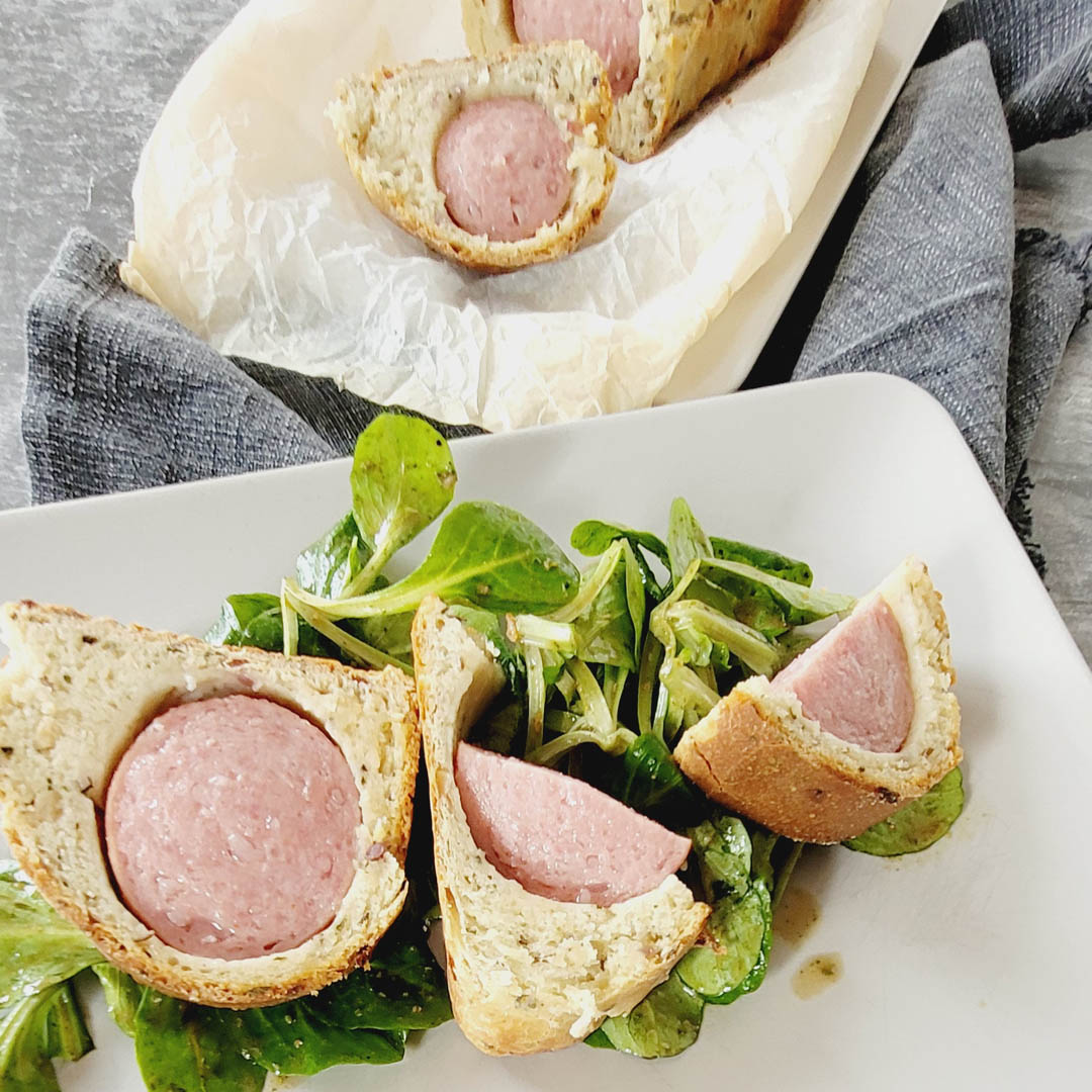 Berner Zungenwurst im Gewürzbrot, deftig, würzig & typisch Schweiz
