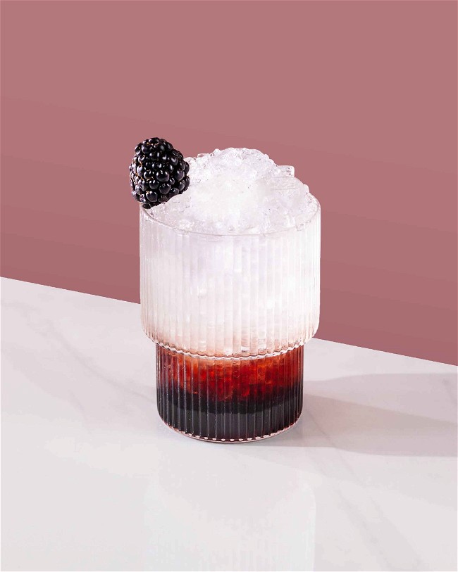 Image of Macaron aux mûres sans alcool