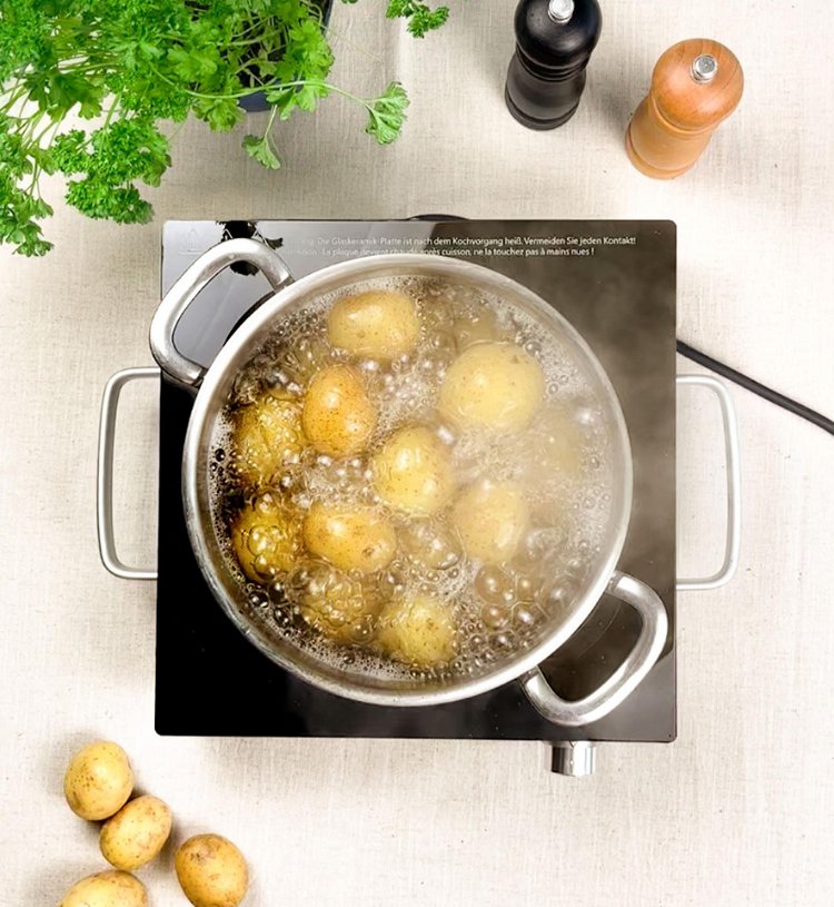 Image of Die Kartoffeln putzen und in ausreichend Salzwasser garen.