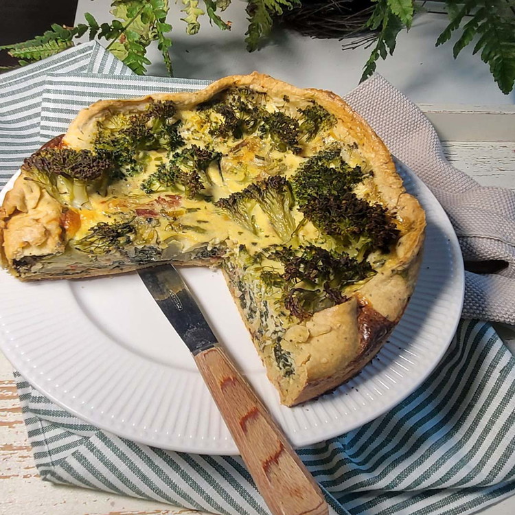 Image of Während 30 bis 35 Minuten (auf dem Blech) oder 45 bis 50 Minuten (in der Springform) backen