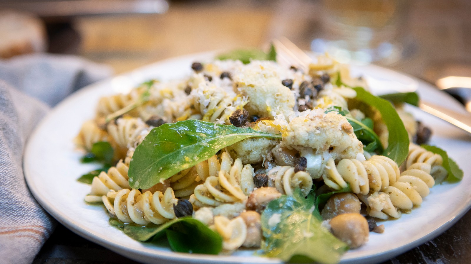 Image of Pasta with Merci di Cresta Pesto Rucola, Cauliflower and Chickpeas