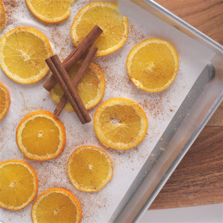 Image of Sprinkle slices with cinnamon, cardamom and or ginger. 