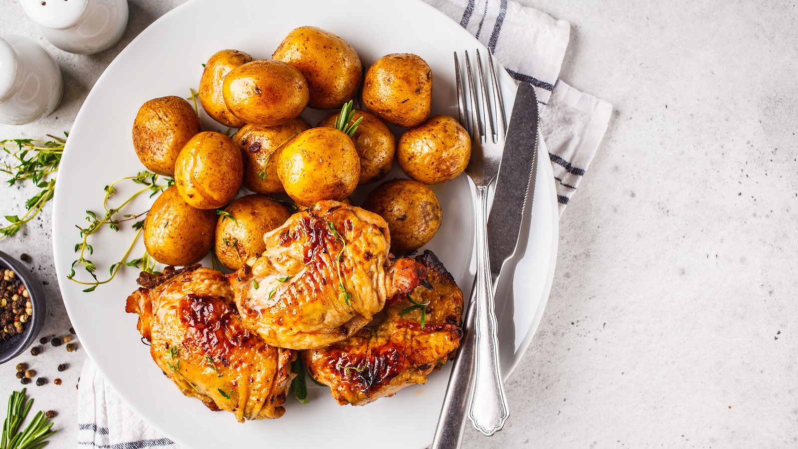 Image of One Pan Spicy Garlic Chicken and Potatoes