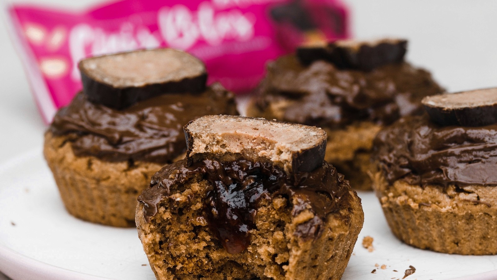 Image of Saftige Muffins mit Himbeer-Füllung