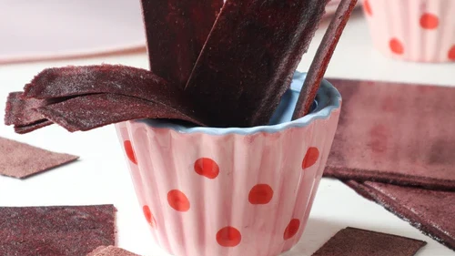 Image of APPLE AND BLUEBERRY ROLLUPS (FRUIT LEATHER)