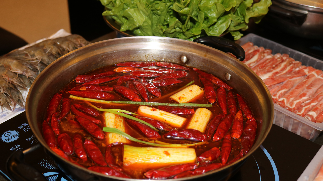 Chinese hot pot – How to make it (a spicy and a non-spicy soup base) 