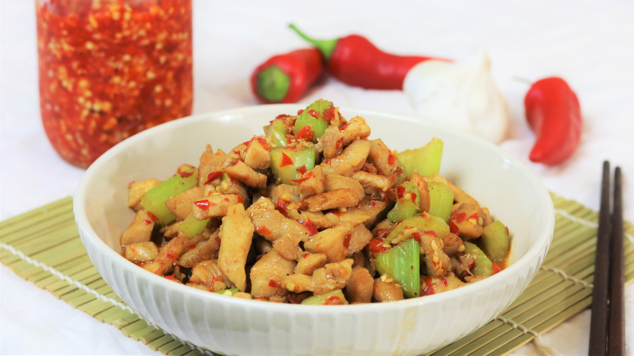 Image of Chicken Stir Fry With Chopped Chili Sauce