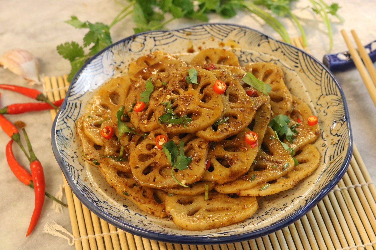 Spicy Lotus Root Salad (凉拌藕片)