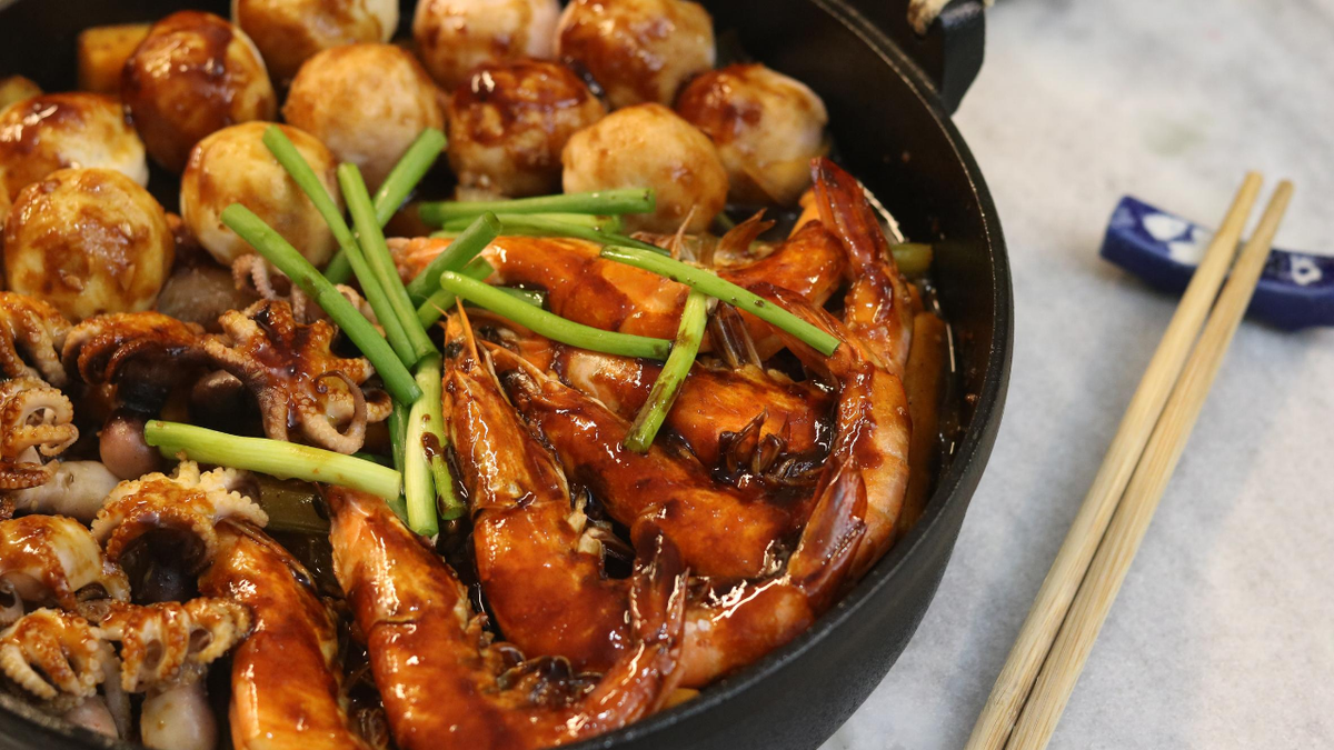 Easy Seafood “Hot Pot” Stew (海鲜焖锅)