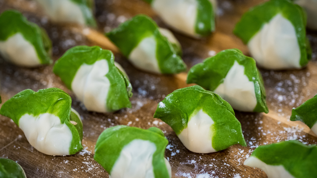 THE ART OF DUMPLINGS – Jade Cabbage with Prok Filling (翡翠白菜饺子)