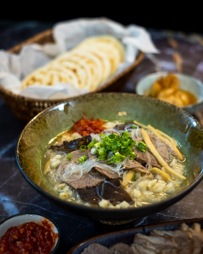 Crumbled Flatbread in Mutton soup （西安羊肉泡馍）