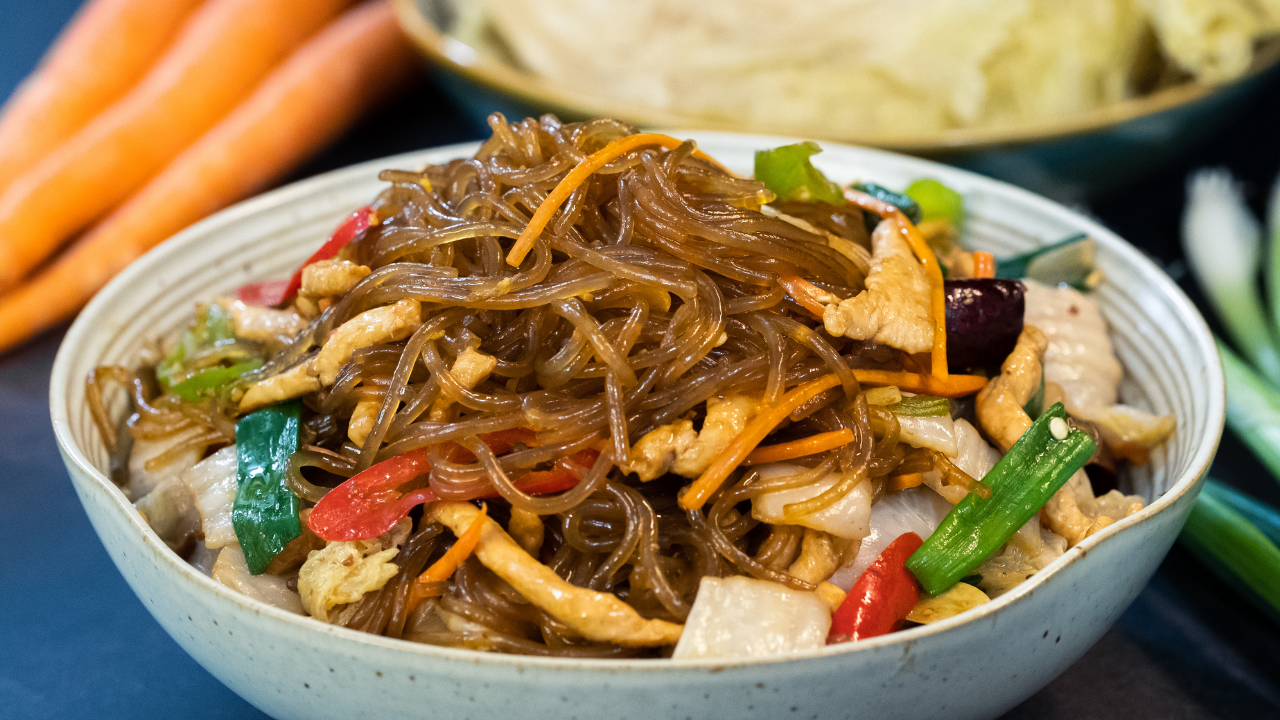 Image of Stir Fry Vermicelli Noodles with Chicken & Napa Cabbage (酸菜鸡丝炒粉条)