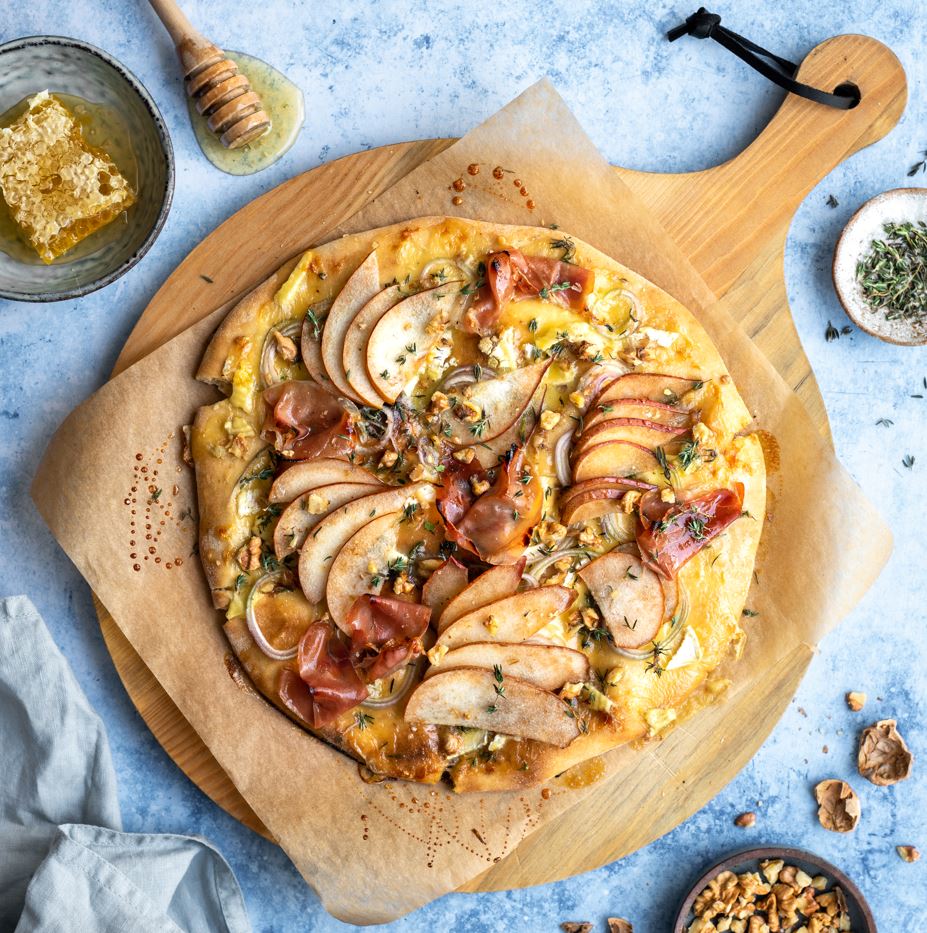 Honey roasted Pear and Brie Pizza with Prosciutto