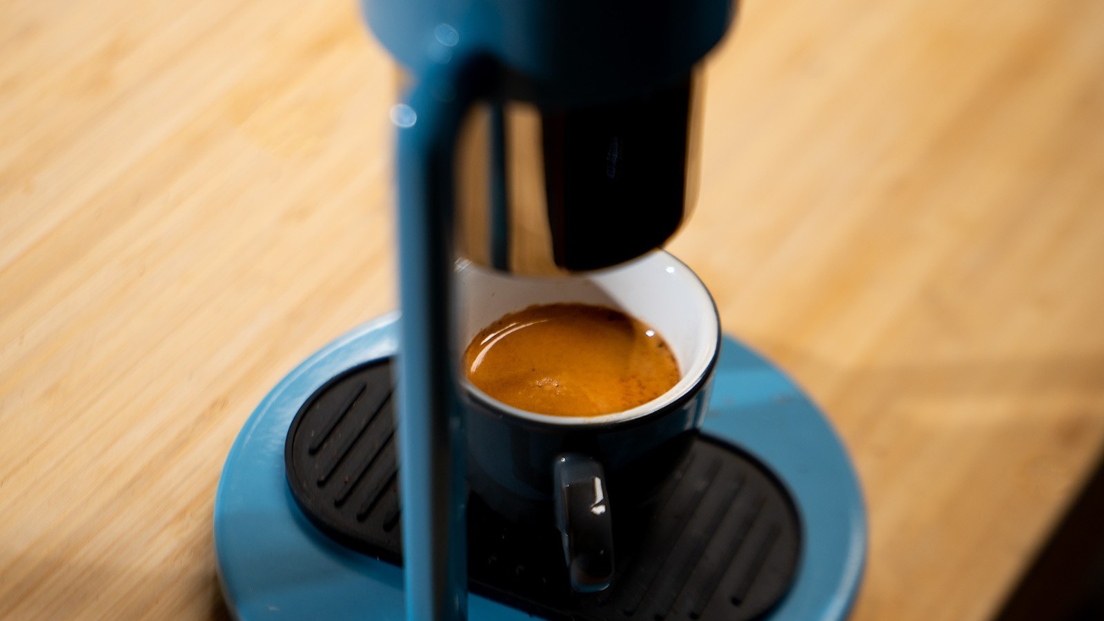 Image of Cafelat Robot Declining Pressure Espresso Shot