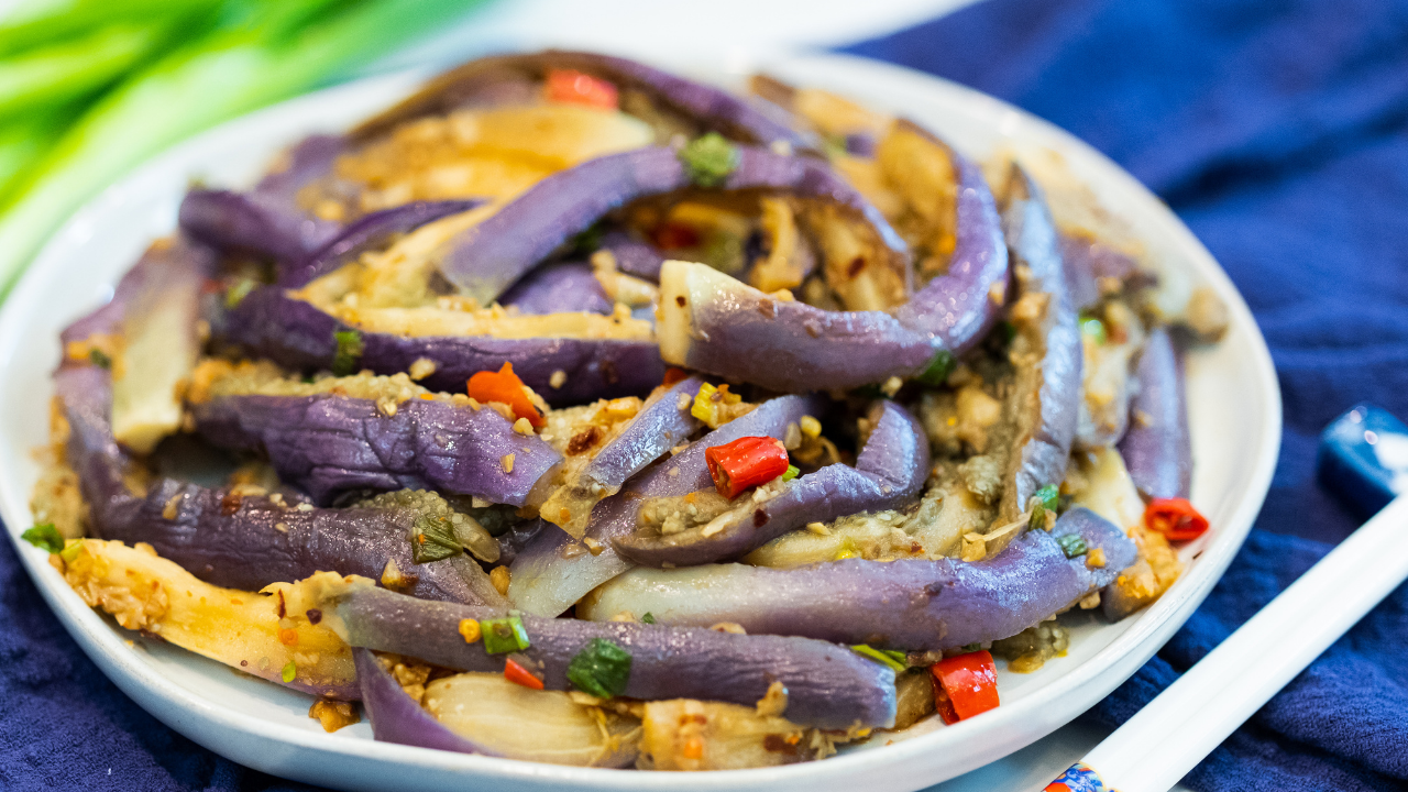 Image of Garlic Eggplant Recipe w/ Tricks to Retain the Purple Color