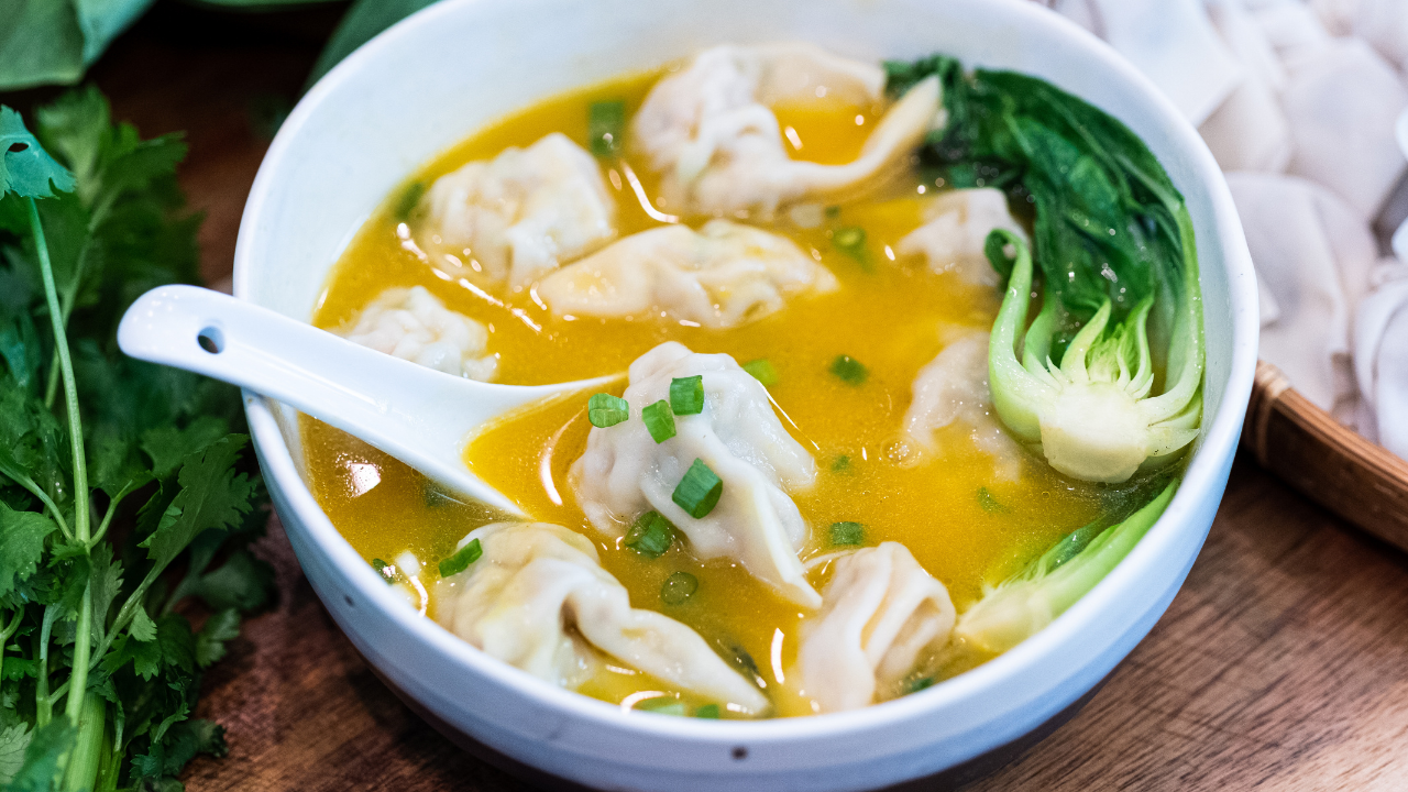 Image of Easy Wonton Soup Recipe (快手馄饨)