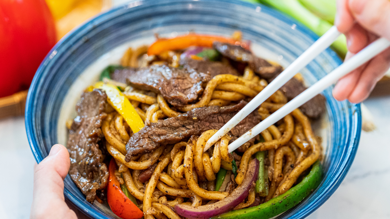 Image of Beef Stir Fry Udon Noodles in Black Pepper Sauce (黑椒牛肉炒乌冬面)