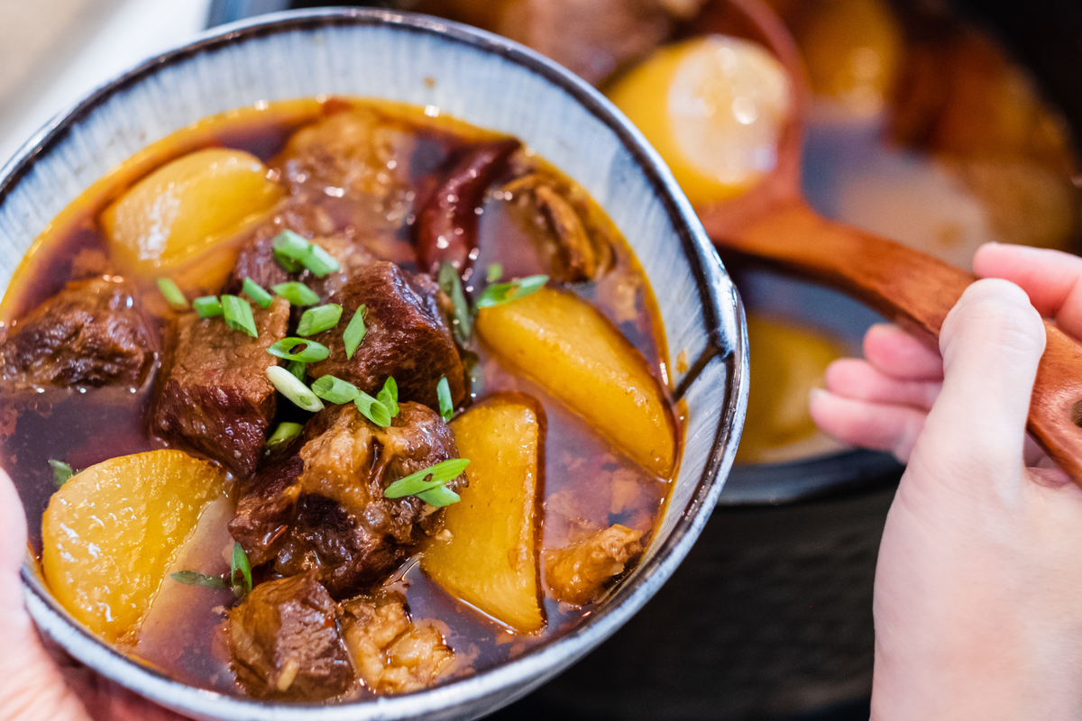 Cantonese Braised Beef with Daikon Radish (萝卜炆牛腩)