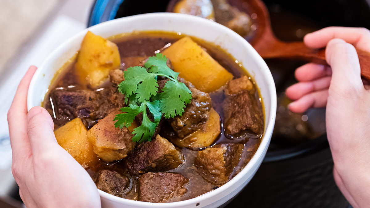 Easy Curry Beef Recipe (HK Style 咖喱牛腩)