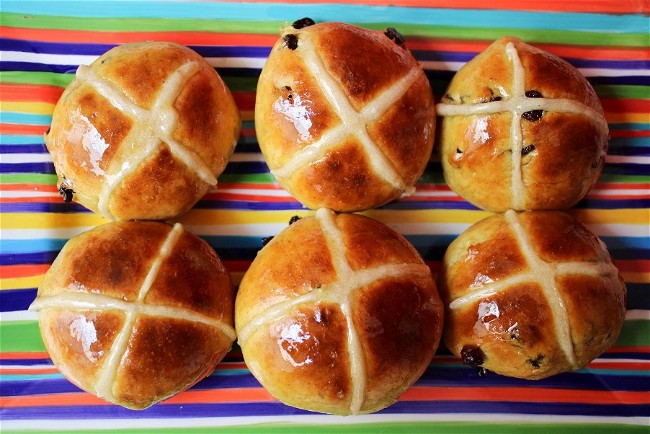 Image of GLOWING HOT CROSS BUNS