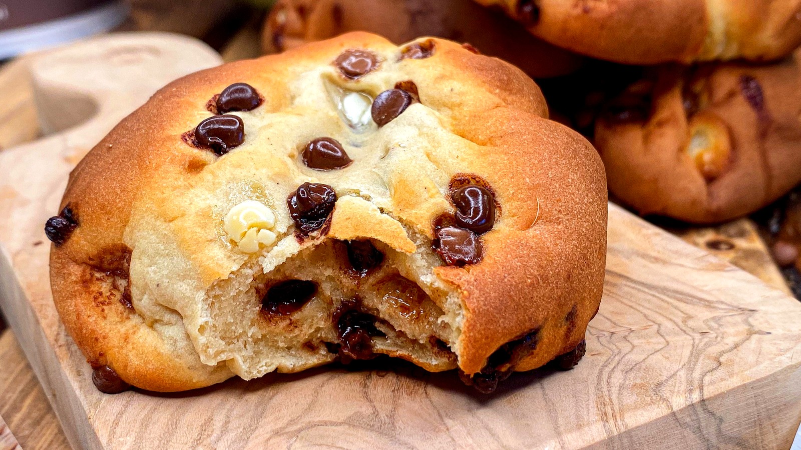 Image of Triple Chocolate Schokobrötchen