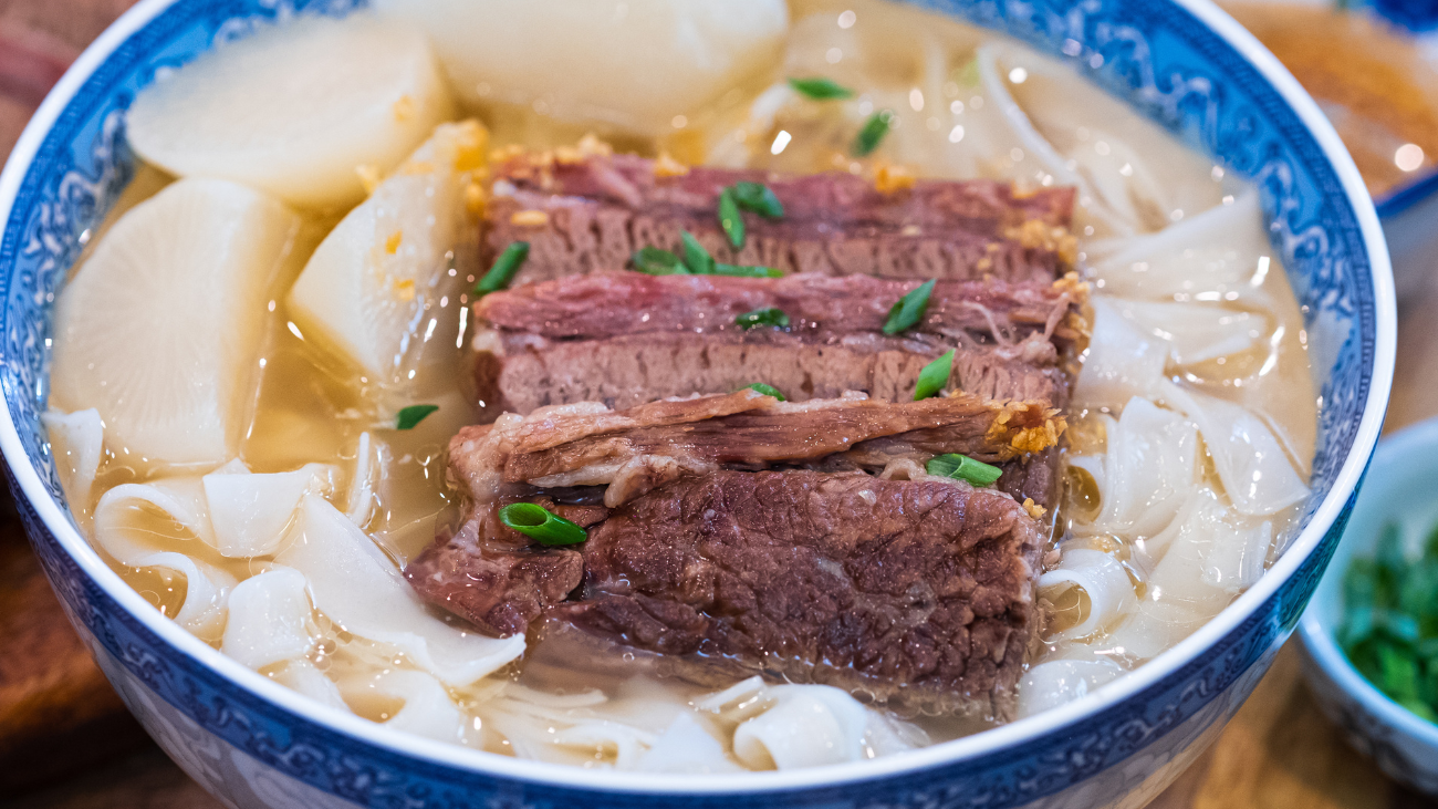 Image of Cantonese Braised Beef Noodle Soup (清汤牛腩粉)