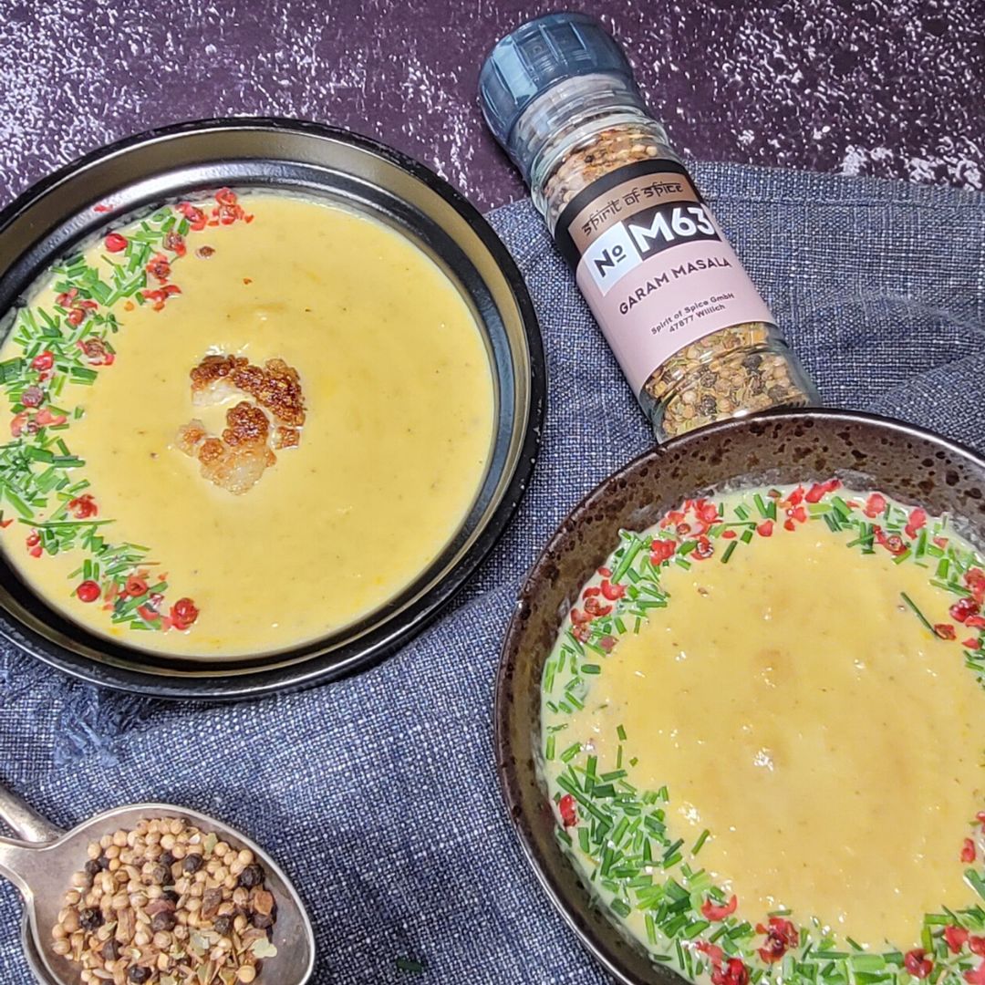 Geröstete Blumenkohlsuppe mit Garam Masala & Safran, fein & cremig