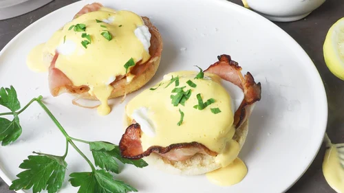 Image of Classic hollandaise sauce made in a blender