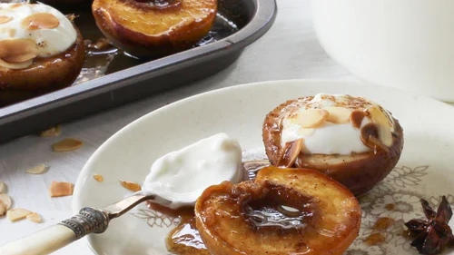 Image of Spiced baked peaches with yogurt (GAPS & SCD)
