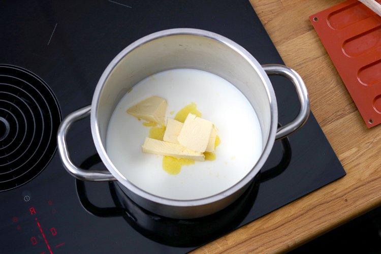 Image of Wasser, Milch, Butter und Salz aufkochen. 