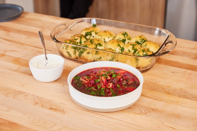 Image of Vegetarian Borscht with Pampushky