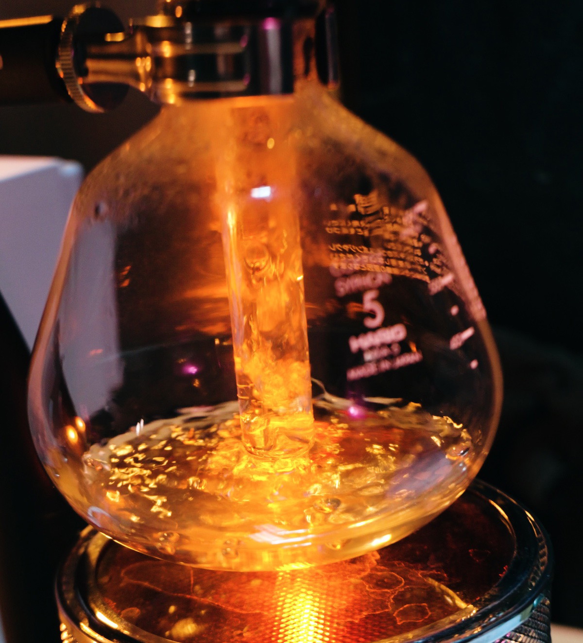 How to Brew Coffee with a Siphon Coffee Maker
